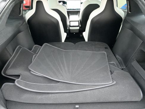 Used 2022 Tesla Model X image 38