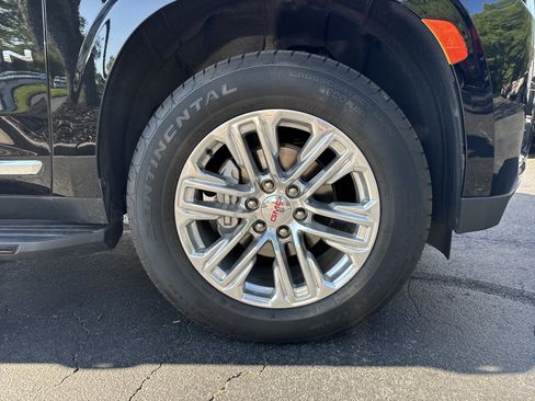 Certified 2024 GMC Yukon SLT w/ SLT Premium Package AWD/4WD image 11