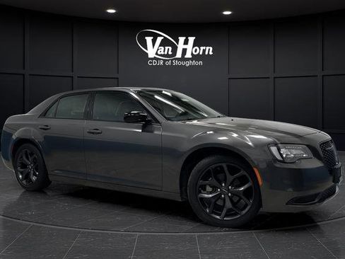 Used 2023 Chrysler 300 Touring w/ Sport Appearance Package image 34