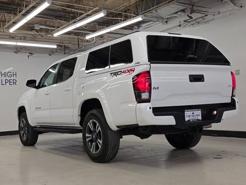 Used 2018 Toyota Tacoma TRD Sport w/ Technology Package AWD/4WD image 12