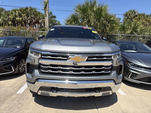 Used 2023 Chevrolet Silverado 1500 LTZ AWD/4WD image 2