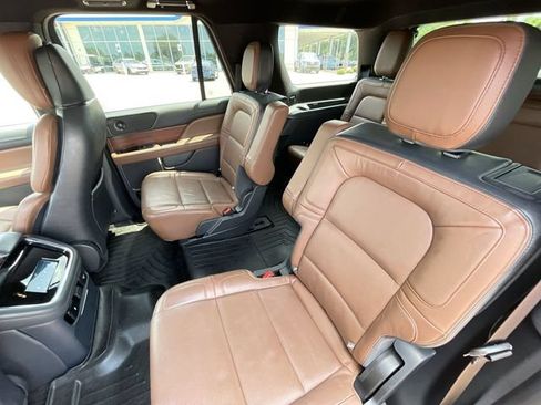 Used 2022 Lincoln Navigator Reserve AWD/4WD image 17