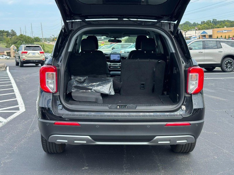 Used 2024 Ford Explorer XLT AWD/4WD image 5