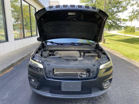 Used 2019 Jeep Cherokee Latitude w/ Popular Appearance Group AWD/4WD image 38