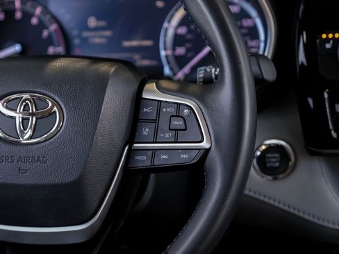 Used 2022 Toyota Highlander XLE image 28