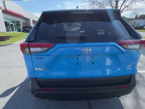 Used 2019 Toyota RAV4 LE w/ Carpet Mat Package AWD/4WD image 3