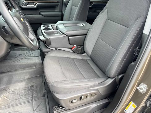 Used 2023 Chevrolet Silverado 1500 LT AWD/4WD image 15