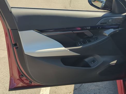 Used 2025 BMW M5 w/ Carbon Package image 14