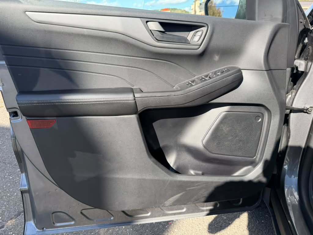 Used 2025 Ford Escape Active AWD/4WD image 10