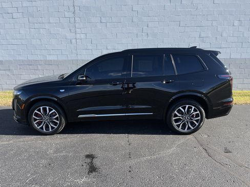 Used 2025 Cadillac XT6 Sport w/ Technology Package image 3
