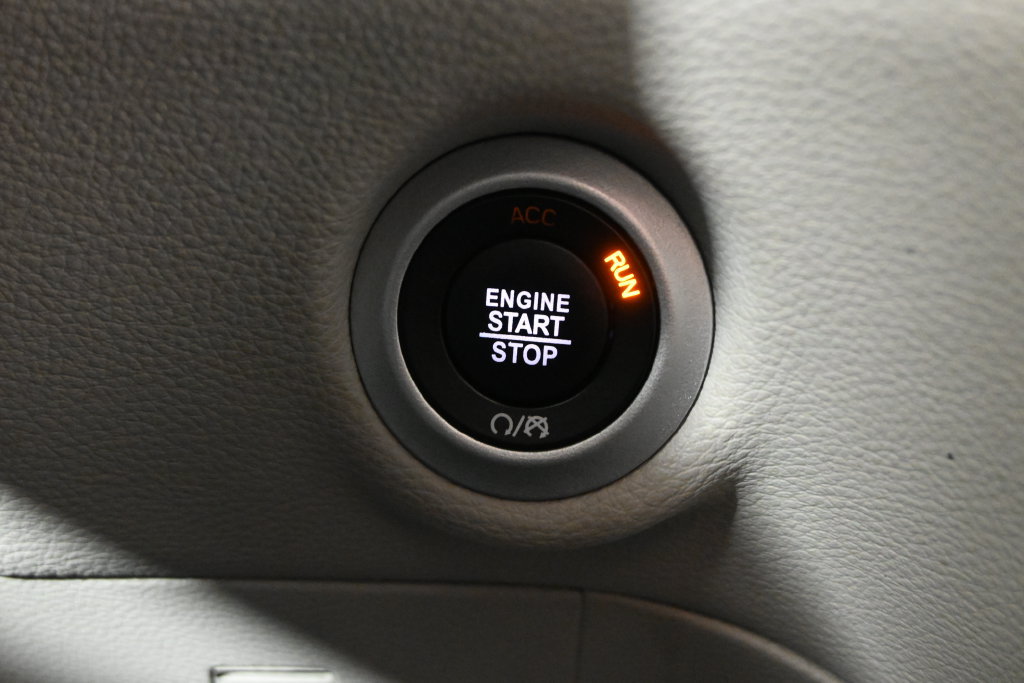 Used 2023 Chrysler Pacifica Limited FWD image 32