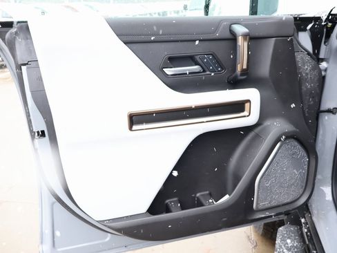 New 2025 GMC Hummer EV 2X image 12