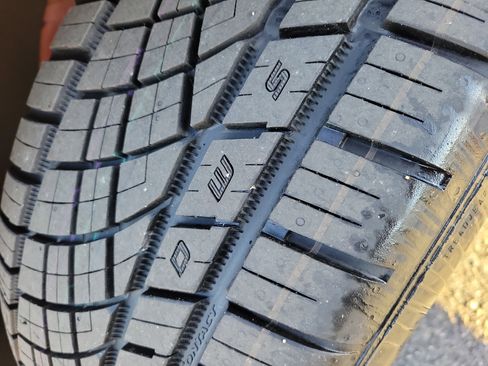 Used 2025 Genesis GV70 2.5T image 13