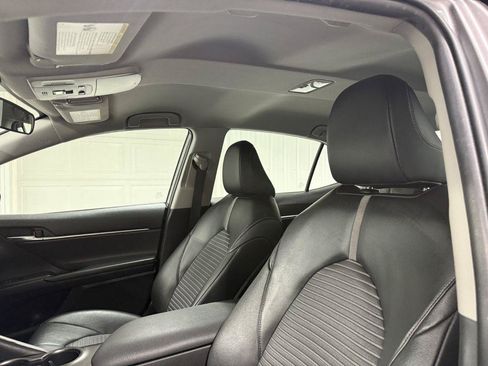 Used 2021 Toyota Camry SE FWD image 11