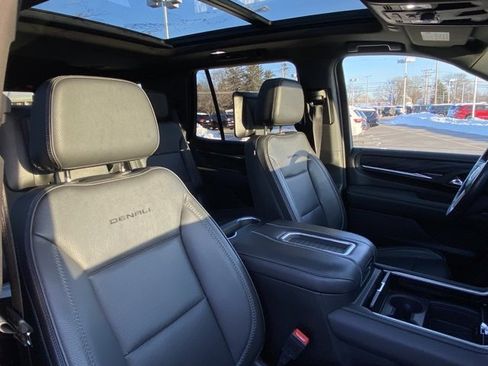 Used 2021 GMC Yukon Denali w/ Denali Premium Package image 18