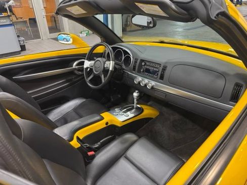 Used 2004 Chevrolet SSR w/ Preferred Equipment Group RWD image 4