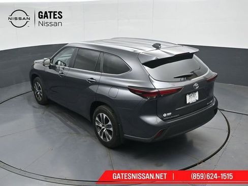 Used 2024 Toyota Highlander XLE AWD/4WD image 56