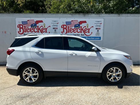 Used 2020 Chevrolet Equinox LT image 2