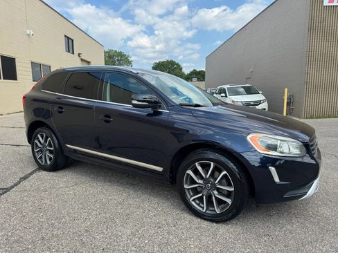Used 2017 Volvo XC60 T6 Dynamic w/ Preferred Option Package AWD/4WD image 12