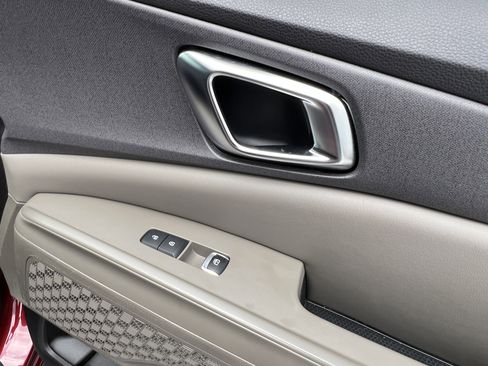 Used 2025 Kia Carnival EX FWD image 18