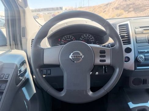 Used 2009 Nissan Frontier SE w/ SE Value Truck Pkg RWD image 9