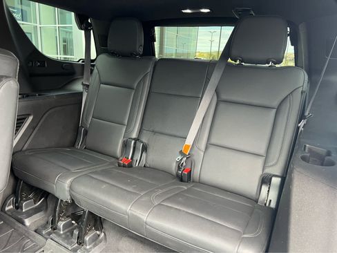 Used 2021 Chevrolet Tahoe Z71 w/ Luxury Package AWD/4WD image 28