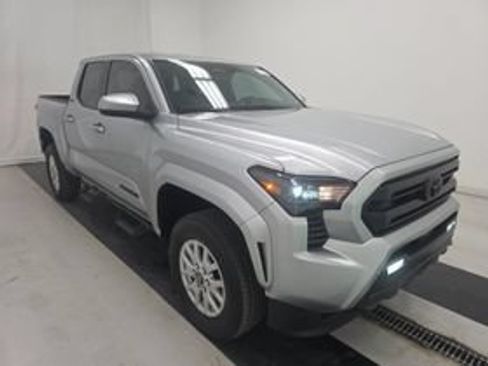 Certified 2025 Toyota Tacoma SR5 AWD/4WD image 3