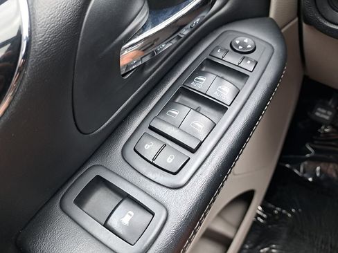 Used 2020 Dodge Grand Caravan SXT image 27