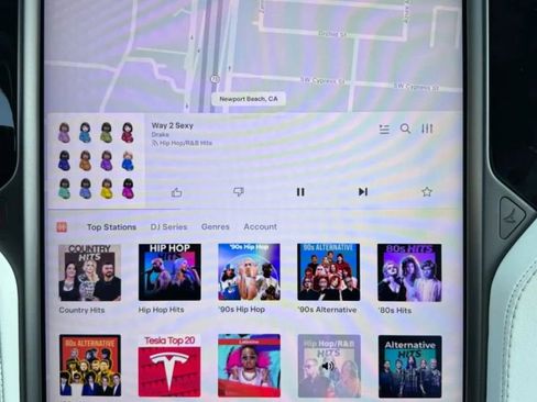 Used 2018 Tesla Model X 75D image 17