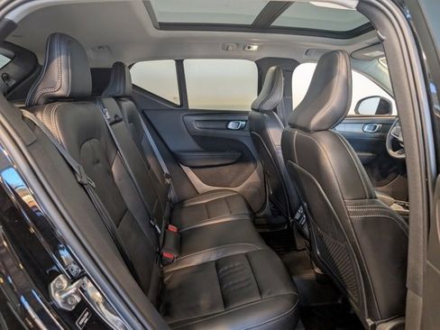 Used 2020 Volvo XC40 T5 Inscription image 28