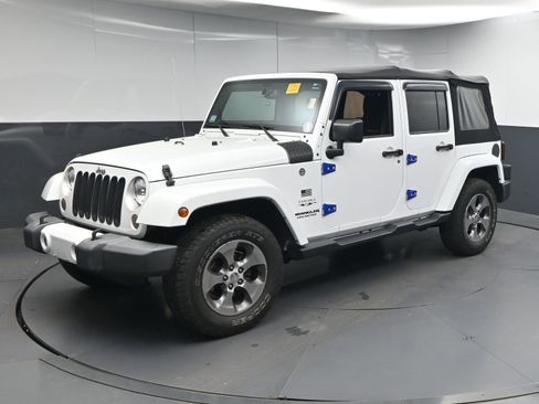 Used 2016 Jeep Wrangler Unlimited Sahara w/ Connectivity Group image 4