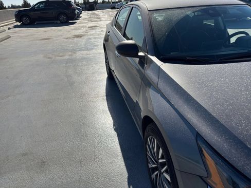 Used 2025 Nissan Altima 2.5 SV FWD image 15