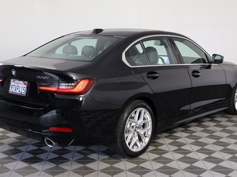 Used 2025 BMW 330i Sedan w/ Convenience Package RWD image 4