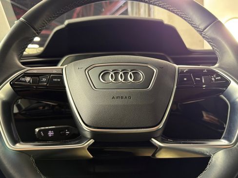 Used 2022 Audi e-tron Premium Plus w/ Premium Plus Package image 23