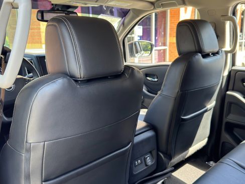 Used 2022 Nissan Frontier SV w/ SV Premium Package RWD image 30