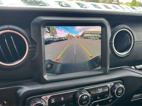 Used 2021 Jeep Gladiator Overland w/ Popular Equipment Package AWD/4WD image 40