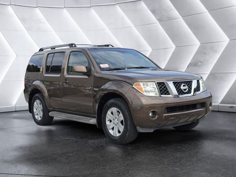 Used 2005 Nissan Pathfinder LE w/ (U01) LE Navigation Pkg RWD image 1