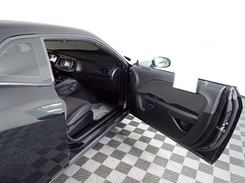Used 2016 Dodge Challenger R/T RWD image 27