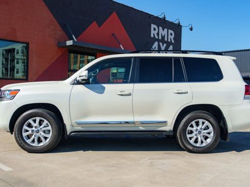 Used 2021 Toyota Land Cruiser image 8