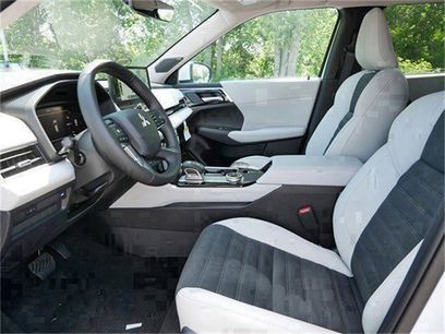 New 2025 Mitsubishi Outlander SE