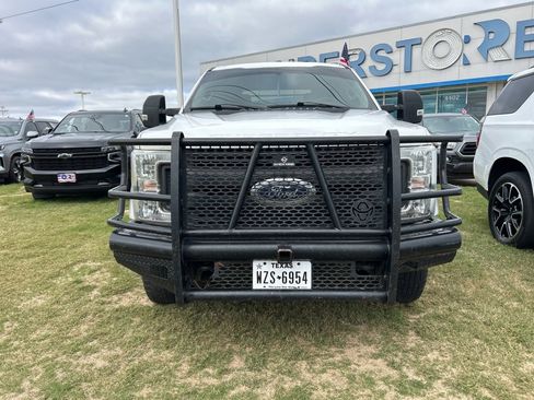 Used 2019 Ford F250 XL w/ Power Equipment Group image 3