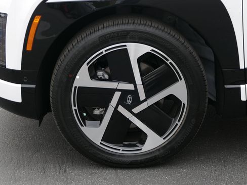 New 2026 Hyundai Ioniq 9 Limited AWD/4WD image 7