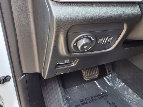 Used 2023 Jeep Grand Cherokee L Limited w/ Luxury Tech Group II RWD image 24