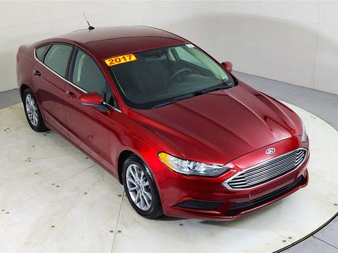 Used 2017 Ford Fusion SE image 13