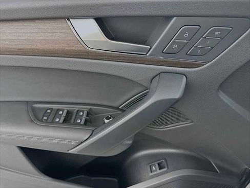 Certified 2025 Audi Q5 2.0T Premium Plus w/ Premium Plus Package image 17