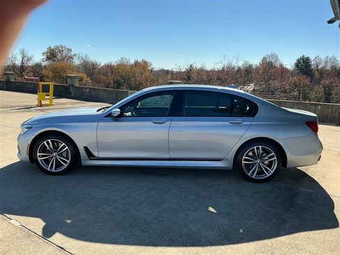 Used 2016 BMW 750i xDrive image 3