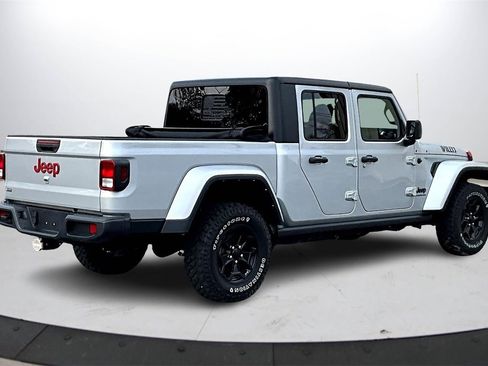 Certified 2022 Jeep Gladiator Willys image 8