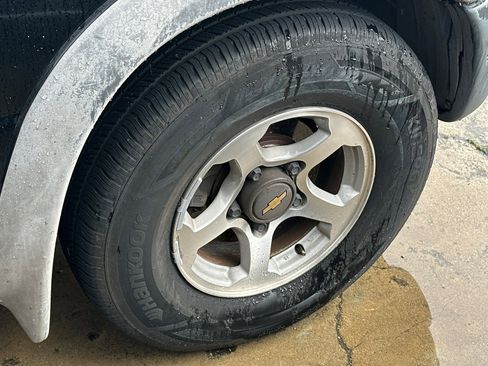 Used 2002 Chevrolet Tracker ZR2 image 7