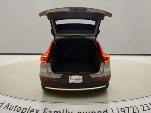 Used 2025 Volvo XC40 B5 Plus AWD/4WD image 9