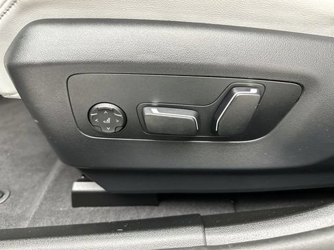 Used 2026 BMW M5 w/ Carbon Package AWD/4WD image 12